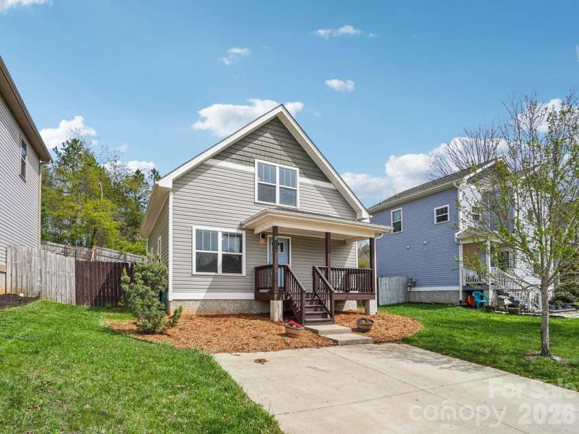 17 Yarrow Meadow Road, Weaverville, NC 28787.  MLS# CAR4363087, YatesRealty ID 16969. 