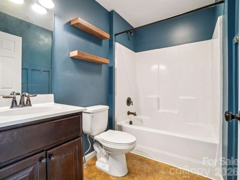 17 Yarrow Meadow Road, Weaverville, NC 28787.  MLS# CAR4363087, YatesRealty ID 16969. Full bathroom on second level