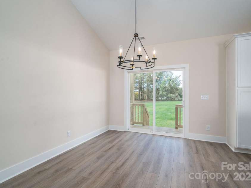 2047 Puetts Chapel Road, Bessemer City, NC 28016.  MLS# CAR4299201, YatesRealty ID 1697. Eat in area