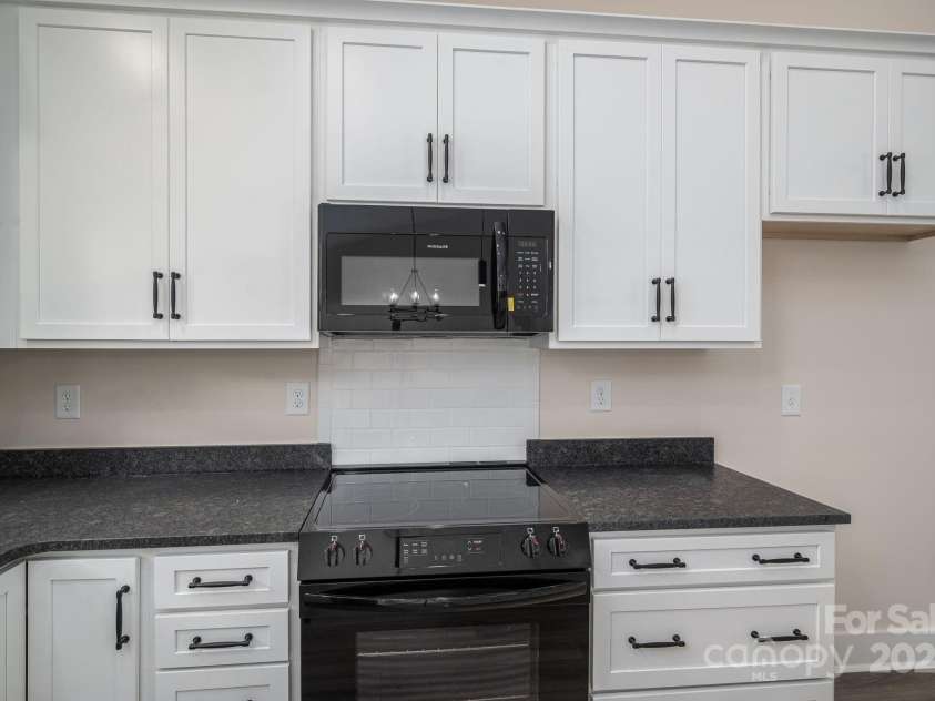 2047 Puetts Chapel Road, Bessemer City, NC 28016.  MLS# CAR4299201, YatesRealty ID 1697. Kitchen 