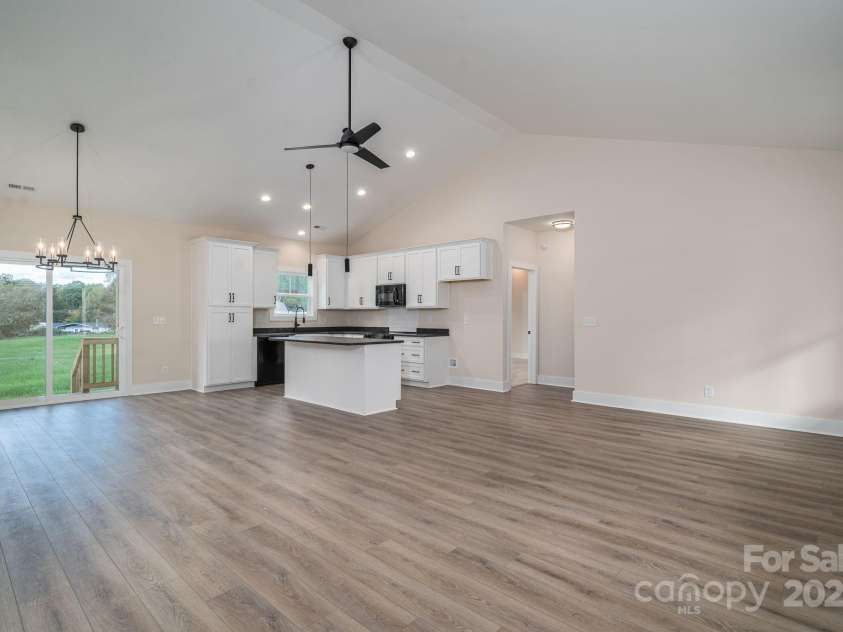 2047 Puetts Chapel Road, Bessemer City, NC 28016.  MLS# CAR4299201, YatesRealty ID 1697. Kitchen 