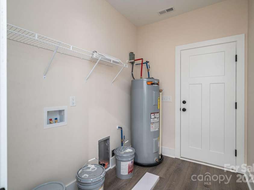2047 Puetts Chapel Road, Bessemer City, NC 28016.  MLS# CAR4299201, YatesRealty ID 1697. Laundry room