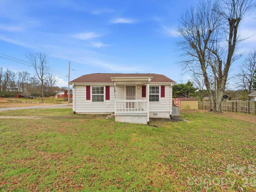 316 23rd Street, Hickory, NC 28601.  MLS# CAR4335639, YatesRealty ID 1697. 