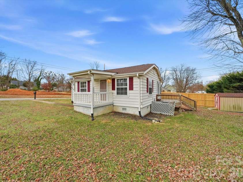 316 23rd Street, Hickory, NC 28601.  MLS# CAR4335639, YatesRealty ID 1697. 