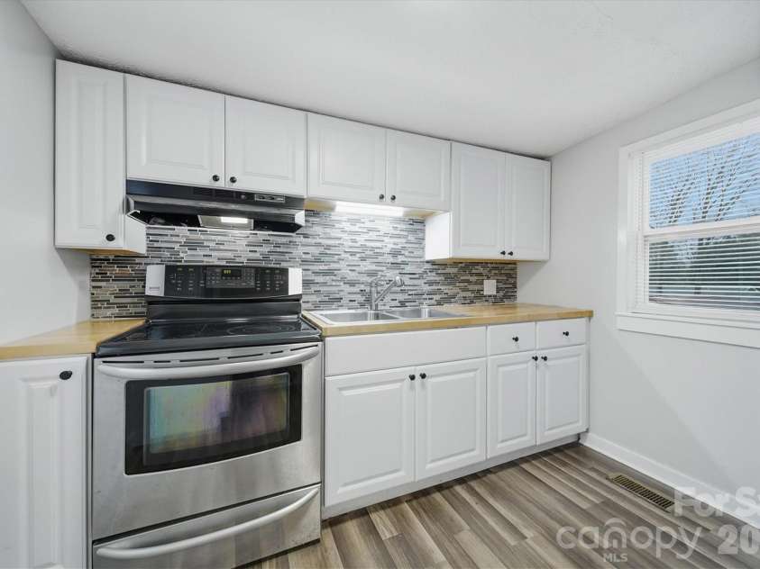 316 23rd Street, Hickory, NC 28601.  MLS# CAR4335639, YatesRealty ID 1697. 