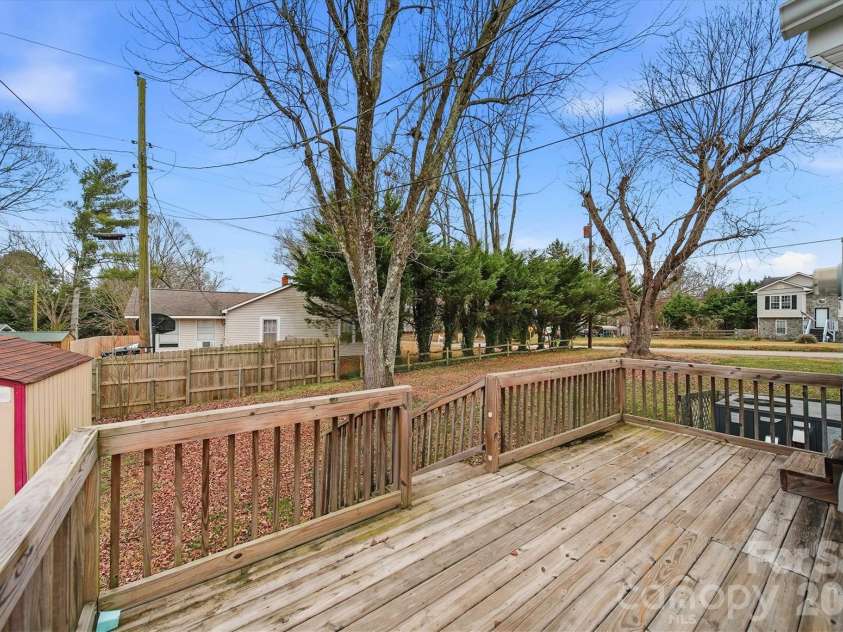 316 23rd Street, Hickory, NC 28601.  MLS# CAR4335639, YatesRealty ID 1697. 