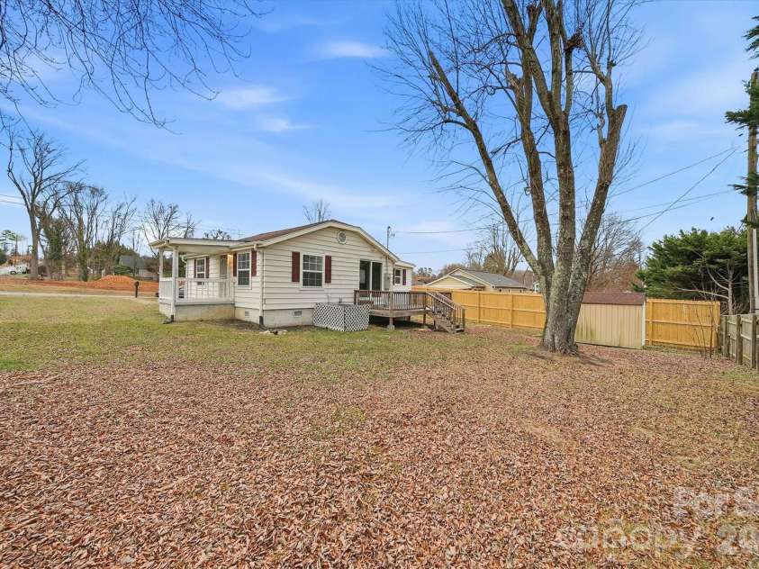 316 23rd Street, Hickory, NC 28601.  MLS# CAR4335639, YatesRealty ID 1697. 