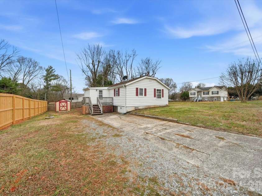 316 23rd Street, Hickory, NC 28601.  MLS# CAR4335639, YatesRealty ID 1697. 