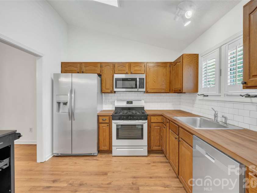401 Wellington Hills Circle, Salisbury, NC 28147.  MLS# CAR4371552, YatesRealty ID 16970. 