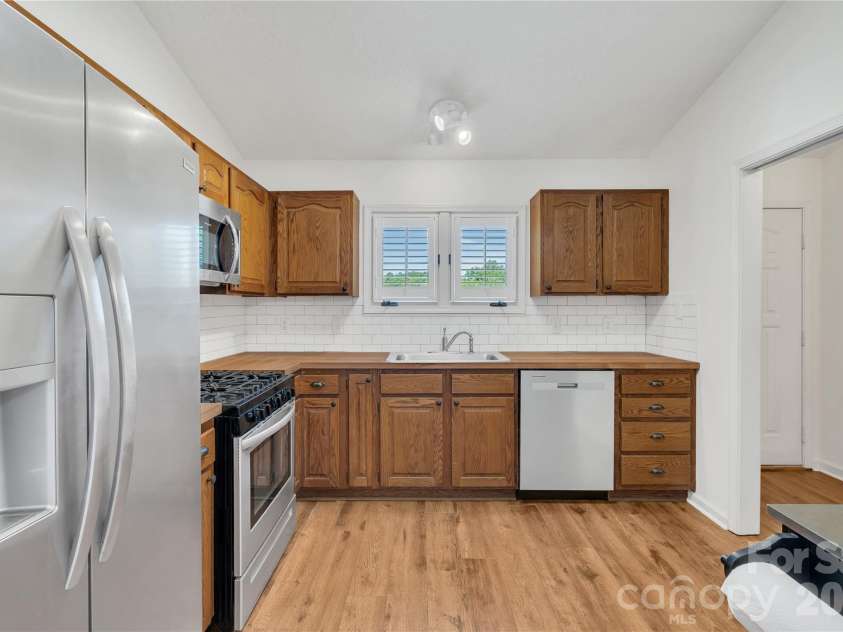 401 Wellington Hills Circle, Salisbury, NC 28147.  MLS# CAR4371552, YatesRealty ID 16970. 
