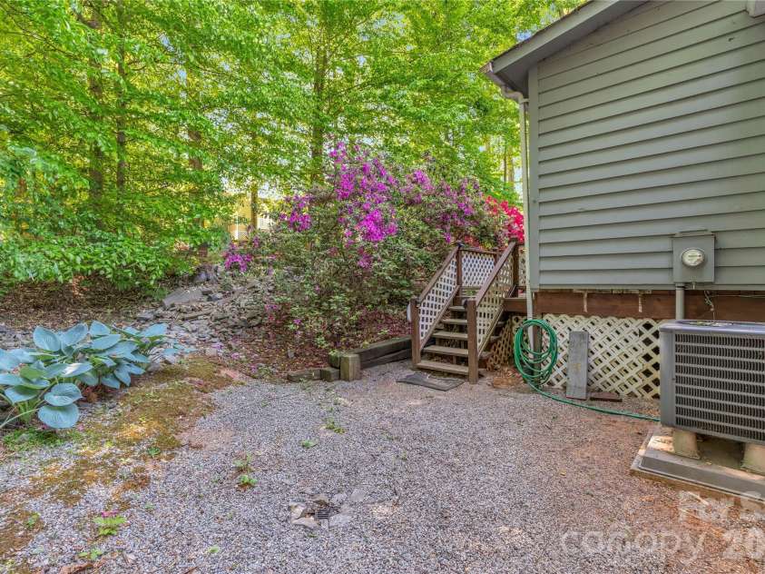 401 Wellington Hills Circle, Salisbury, NC 28147.  MLS# CAR4371552, YatesRealty ID 16970. 