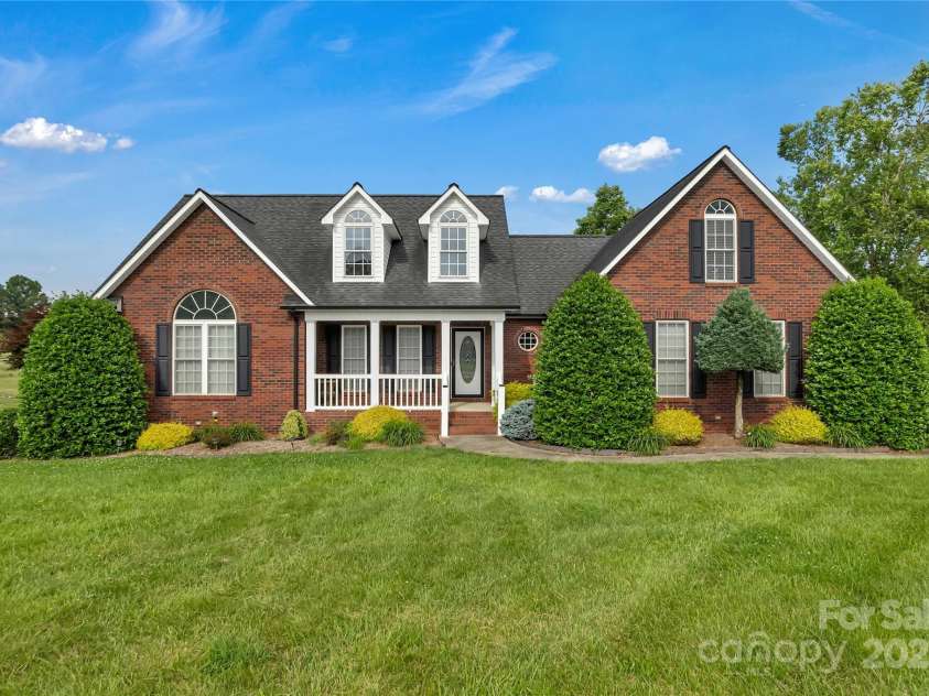 814 Settlers Drive, Cherryville, NC 28021.  MLS# CAR4259654, YatesRealty ID 16970. 
