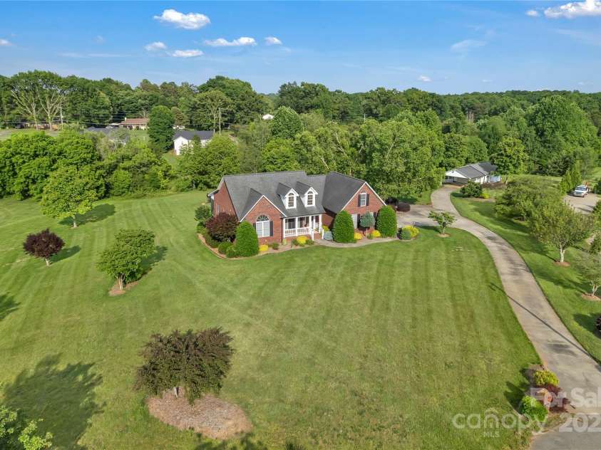 814 Settlers Drive, Cherryville, NC 28021.  MLS# CAR4259654, YatesRealty ID 16970. 