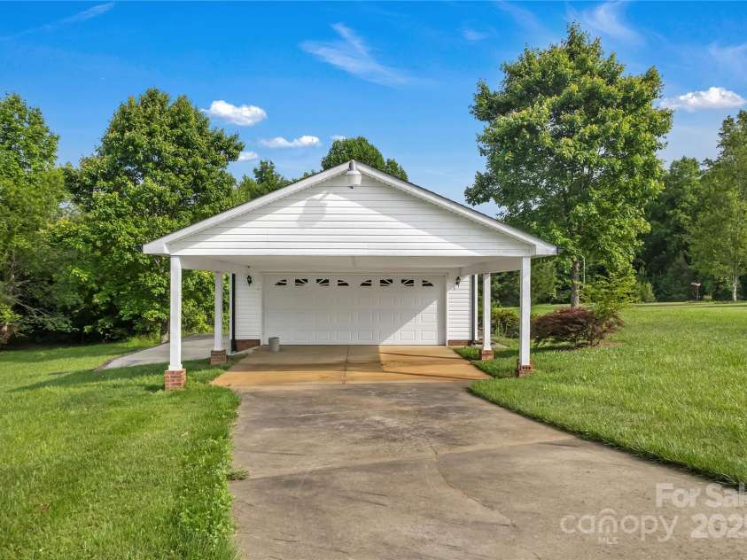 814 Settlers Drive, Cherryville, NC 28021.  MLS# CAR4259654, YatesRealty ID 16970. 