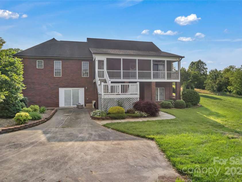 814 Settlers Drive, Cherryville, NC 28021.  MLS# CAR4259654, YatesRealty ID 16970. 