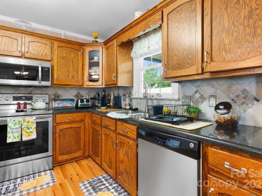 10 Hunters Ridge Court, Granite Falls, NC 28630.  MLS# CAR4262956, YatesRealty ID 16971. 