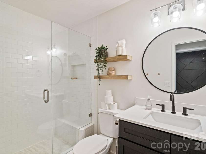 3302 Selwyn Farms Lane, Charlotte, NC 28209.  MLS# CAR4374401, YatesRealty ID 16971. 