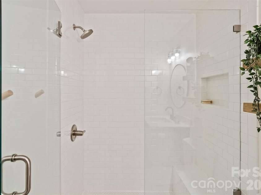 3302 Selwyn Farms Lane, Charlotte, NC 28209.  MLS# CAR4374401, YatesRealty ID 16971. 