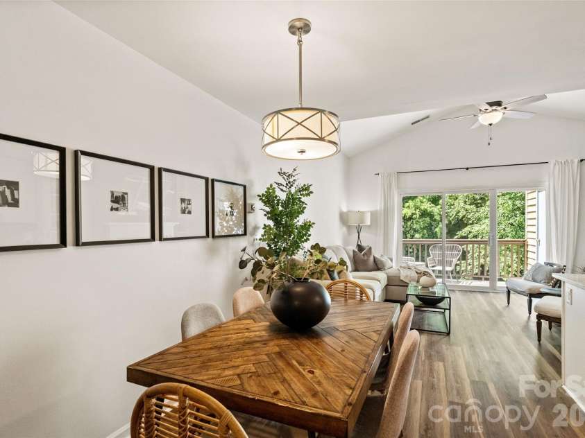 3302 Selwyn Farms Lane, Charlotte, NC 28209.  MLS# CAR4374401, YatesRealty ID 16971. 