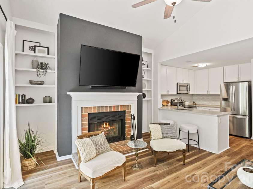 3302 Selwyn Farms Lane, Charlotte, NC 28209.  MLS# CAR4374401, YatesRealty ID 16971. 