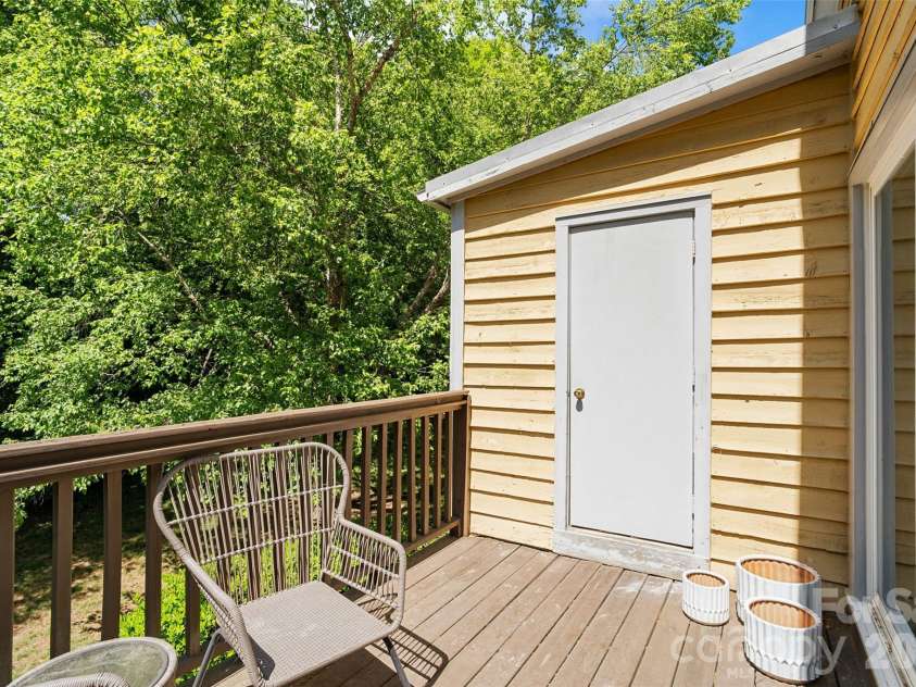 3302 Selwyn Farms Lane, Charlotte, NC 28209.  MLS# CAR4374401, YatesRealty ID 16971. 