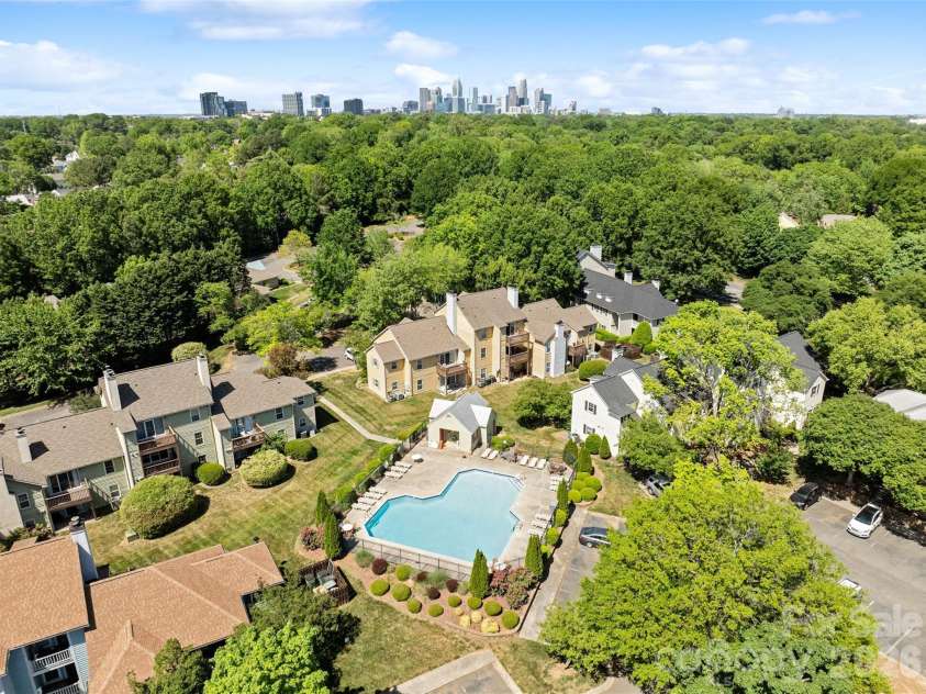 3302 Selwyn Farms Lane, Charlotte, NC 28209.  MLS# CAR4374401, YatesRealty ID 16971. 