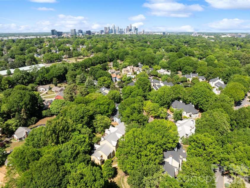 3302 Selwyn Farms Lane, Charlotte, NC 28209.  MLS# CAR4374401, YatesRealty ID 16971. 