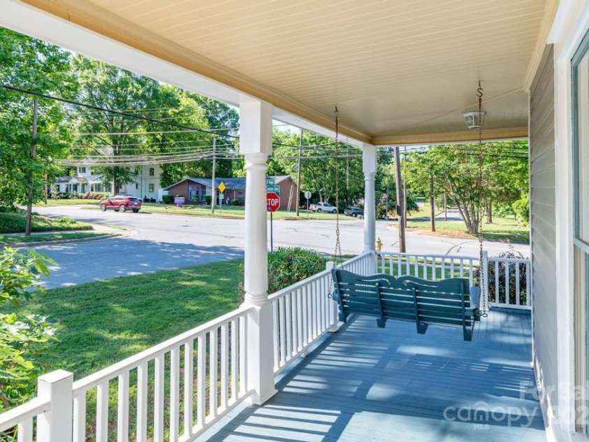 328 Center Avenue, Mooresville, NC 28115.  MLS# CAR4260096, YatesRealty ID 16972. 