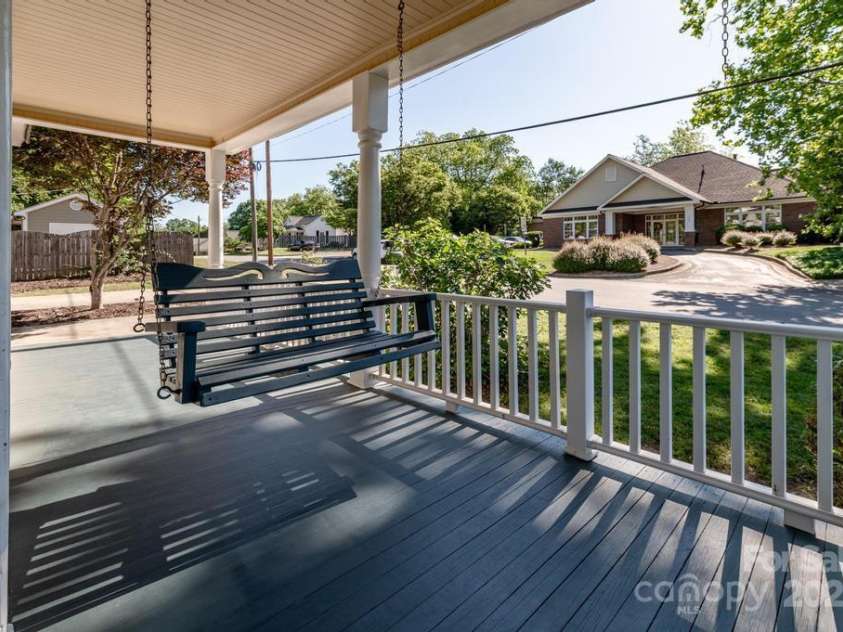 328 Center Avenue, Mooresville, NC 28115.  MLS# CAR4260096, YatesRealty ID 16972. 