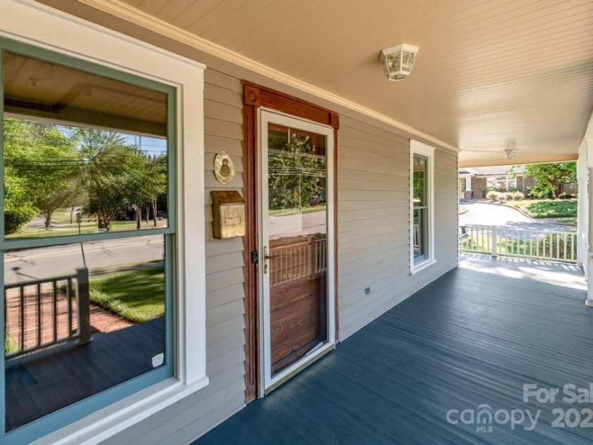 328 Center Avenue, Mooresville, NC 28115.  MLS# CAR4260096, YatesRealty ID 16972. 