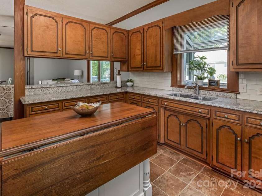 328 Center Avenue, Mooresville, NC 28115.  MLS# CAR4260096, YatesRealty ID 16972. 