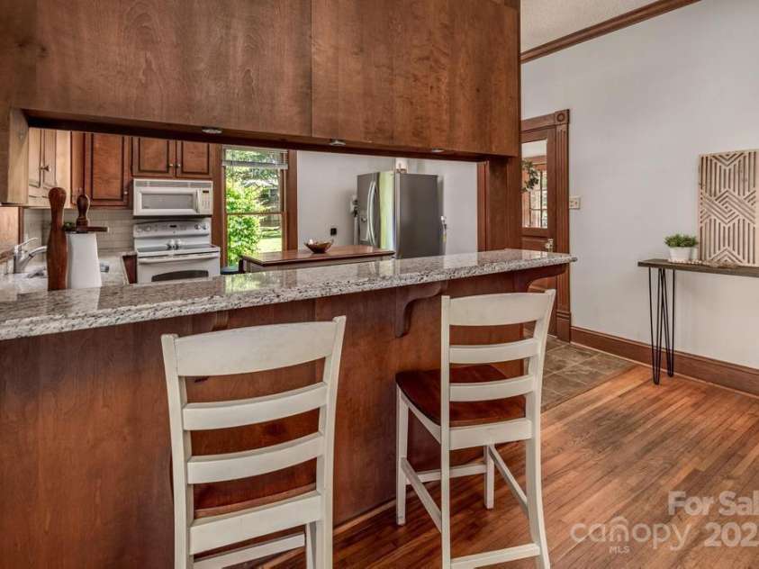 328 Center Avenue, Mooresville, NC 28115.  MLS# CAR4260096, YatesRealty ID 16972. 