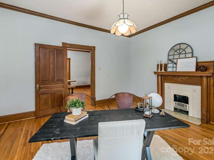 328 Center Avenue, Mooresville, NC 28115.  MLS# CAR4260096, YatesRealty ID 16972. 
