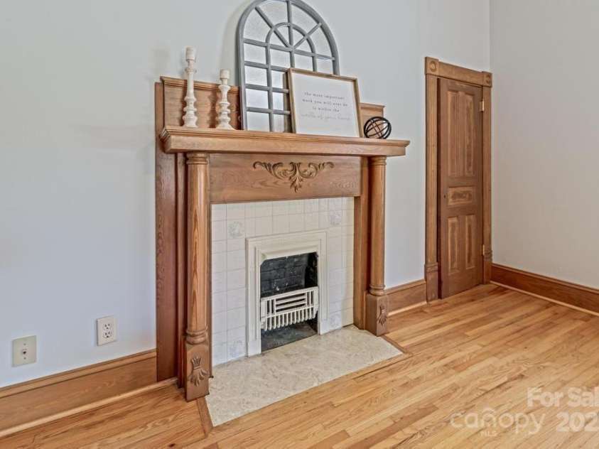 328 Center Avenue, Mooresville, NC 28115.  MLS# CAR4260096, YatesRealty ID 16972. 