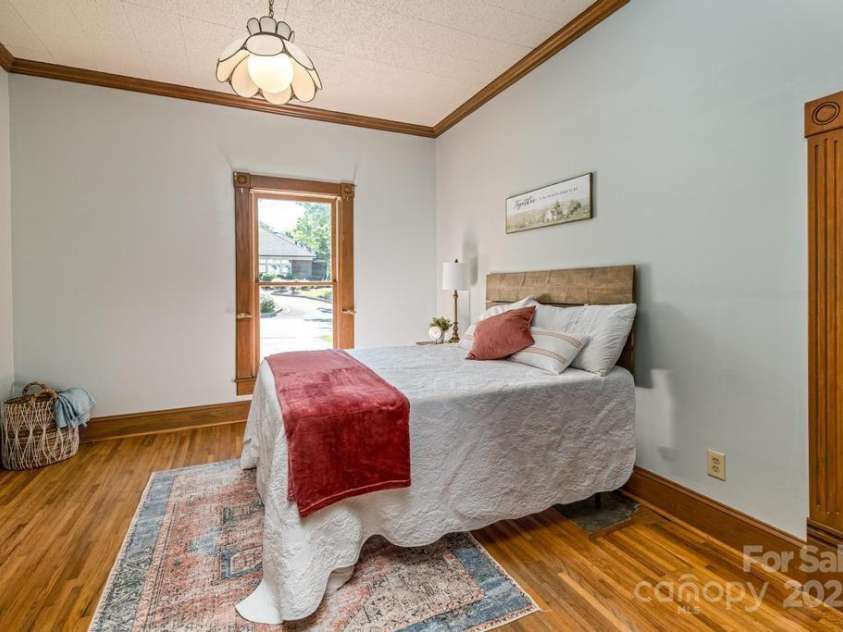 328 Center Avenue, Mooresville, NC 28115.  MLS# CAR4260096, YatesRealty ID 16972. 