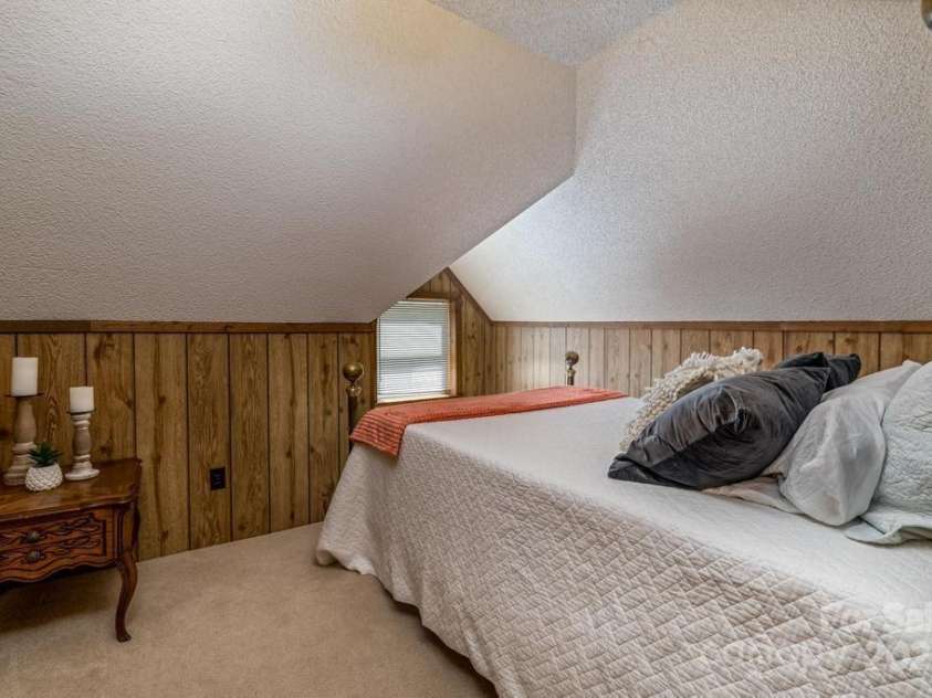 328 Center Avenue, Mooresville, NC 28115.  MLS# CAR4260096, YatesRealty ID 16972. 