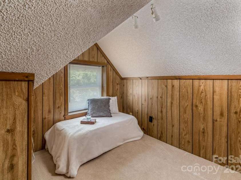 328 Center Avenue, Mooresville, NC 28115.  MLS# CAR4260096, YatesRealty ID 16972. 