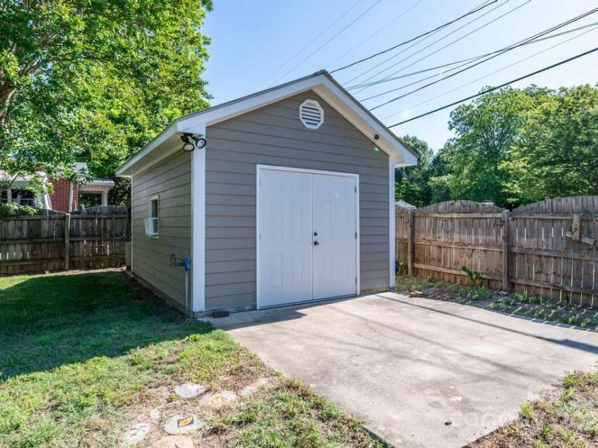 328 Center Avenue, Mooresville, NC 28115.  MLS# CAR4260096, YatesRealty ID 16972. 
