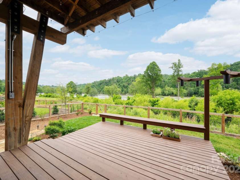 34 River Run, Asheville, NC 28804.  MLS# CAR4260631, YatesRealty ID 16973. Seamless outdoor living