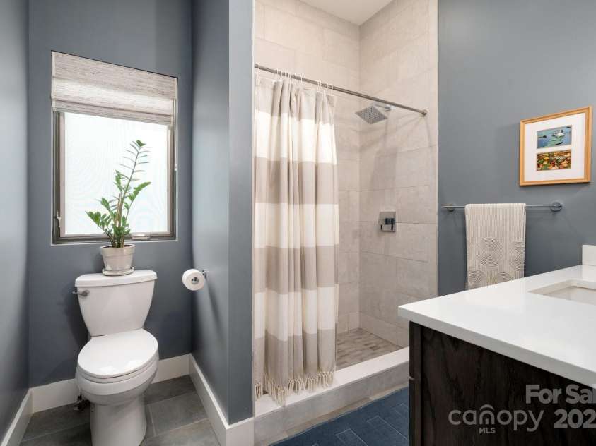 34 River Run, Asheville, NC 28804.  MLS# CAR4260631, YatesRealty ID 16973. Shared full bath