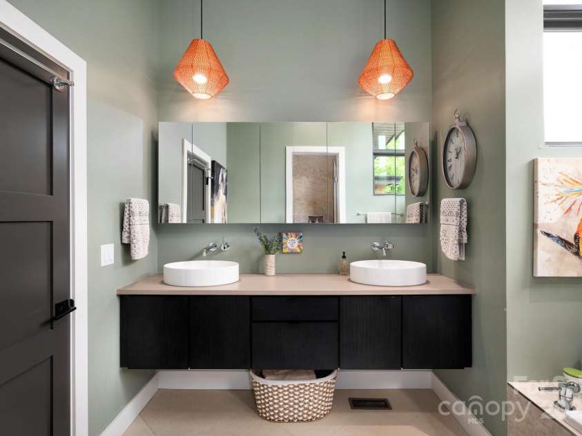 34 River Run, Asheville, NC 28804.  MLS# CAR4260631, YatesRealty ID 16973. Spa-inspired ensuite full bathroom