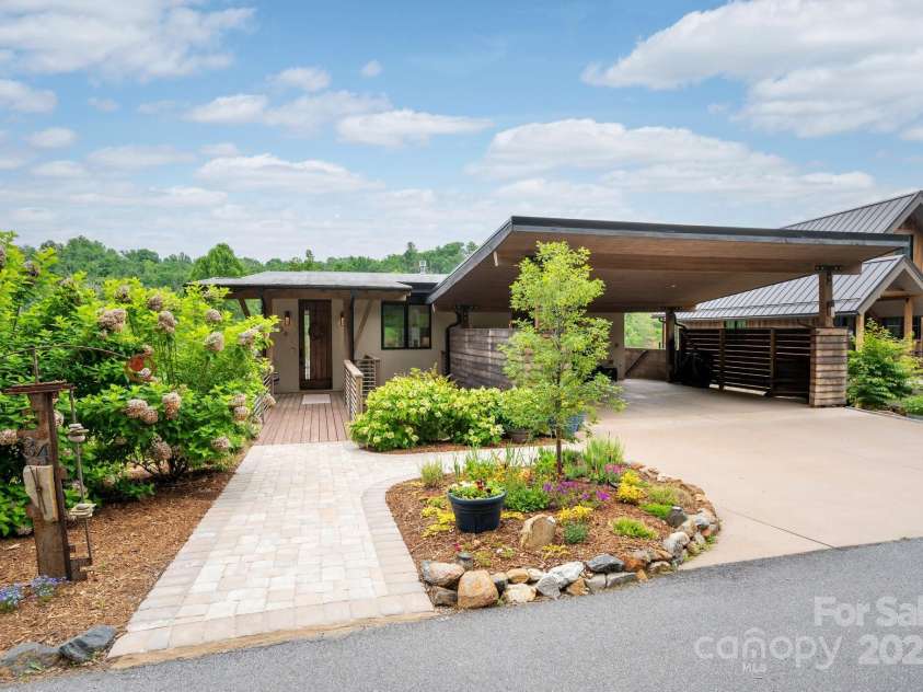 34 River Run, Asheville, NC 28804.  MLS# CAR4260631, YatesRealty ID 16973. Thoughtful and quality craftmanship