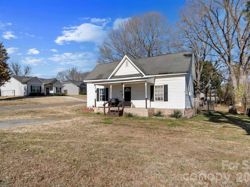 1242 Airline Avenue, Gastonia, NC 28052.  MLS# CAR4343500, YatesRealty ID 16976. 