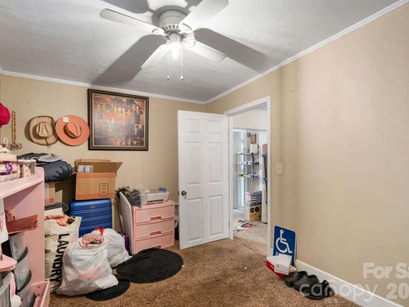 1242 Airline Avenue, Gastonia, NC 28052.  MLS# CAR4343500, YatesRealty ID 16976. 