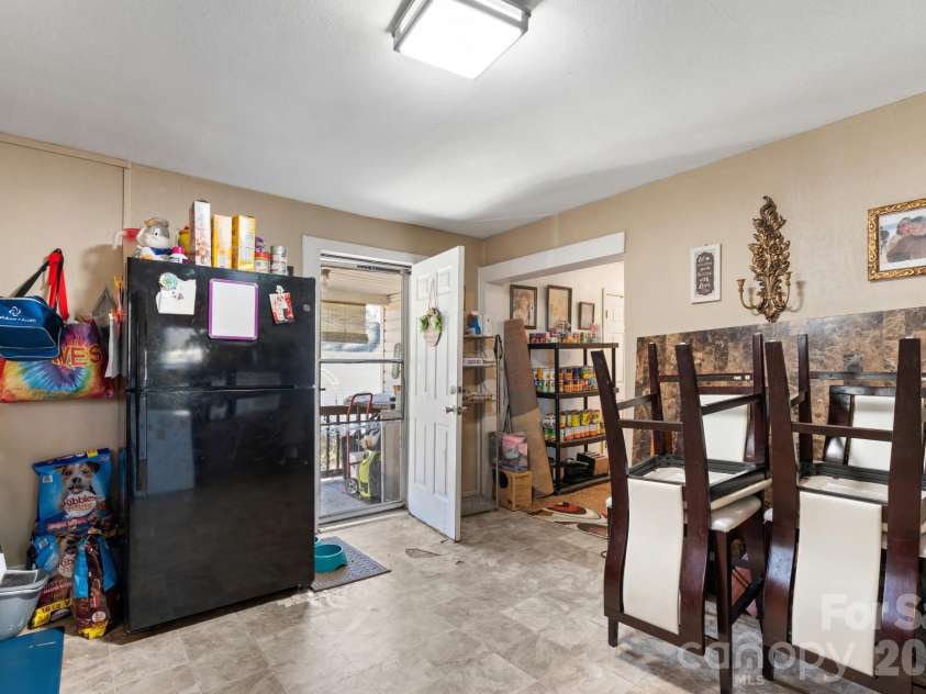 1242 Airline Avenue, Gastonia, NC 28052.  MLS# CAR4343500, YatesRealty ID 16976. 