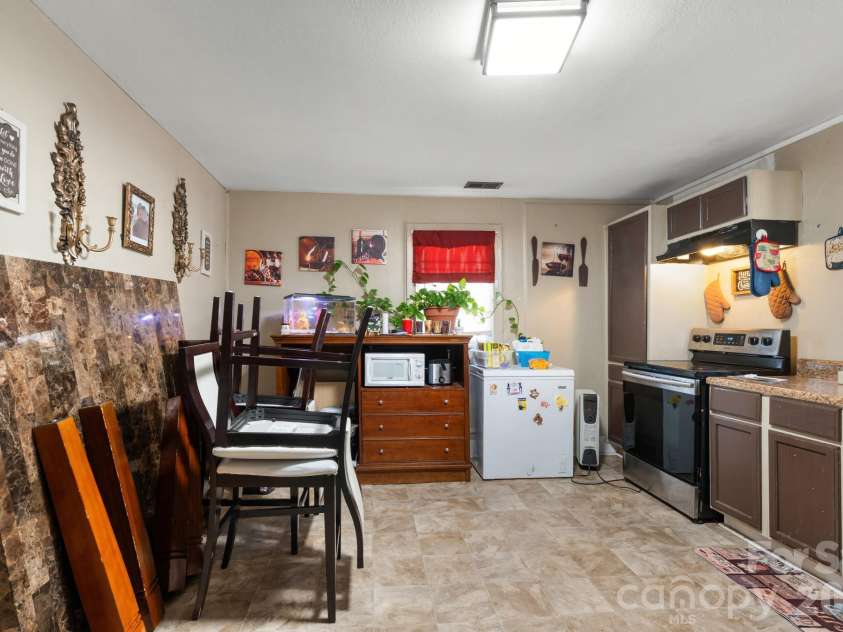 1242 Airline Avenue, Gastonia, NC 28052.  MLS# CAR4343500, YatesRealty ID 16976. 