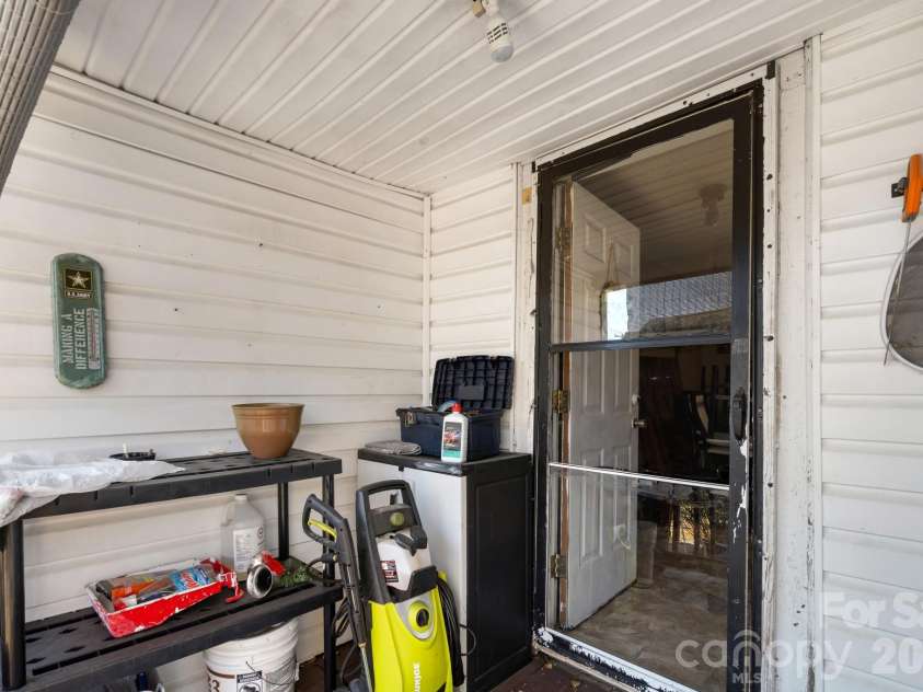 1242 Airline Avenue, Gastonia, NC 28052.  MLS# CAR4343500, YatesRealty ID 16976. 