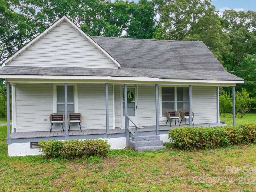 2126 Robby Drive, Maiden, NC 28650.  MLS# CAR4258443, YatesRealty ID 16976. 