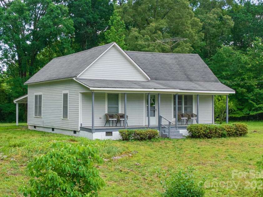 2126 Robby Drive, Maiden, NC 28650.  MLS# CAR4258443, YatesRealty ID 16976. 