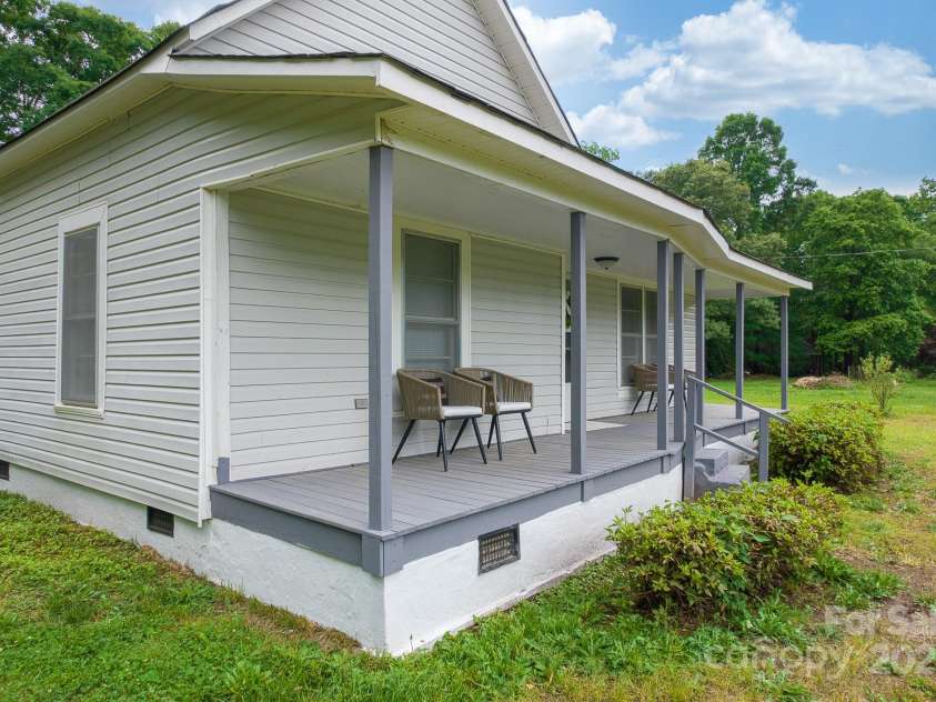 2126 Robby Drive, Maiden, NC 28650.  MLS# CAR4258443, YatesRealty ID 16976. 